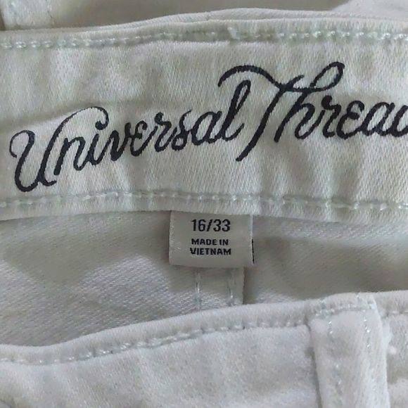 Universal  Thread white frayed jean shorts - Picture 5 of 5